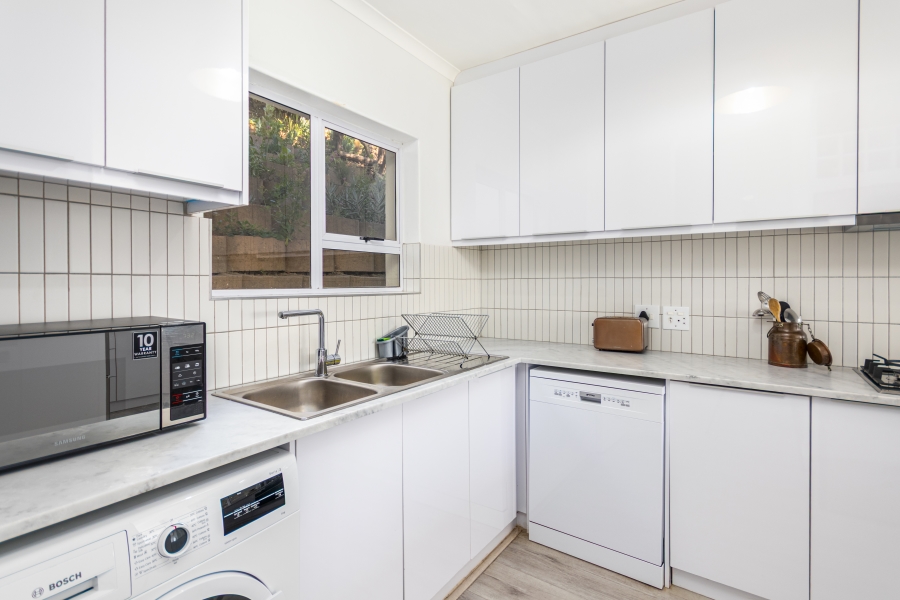 To Let 2 Bedroom Property for Rent in Vredehoek Western Cape